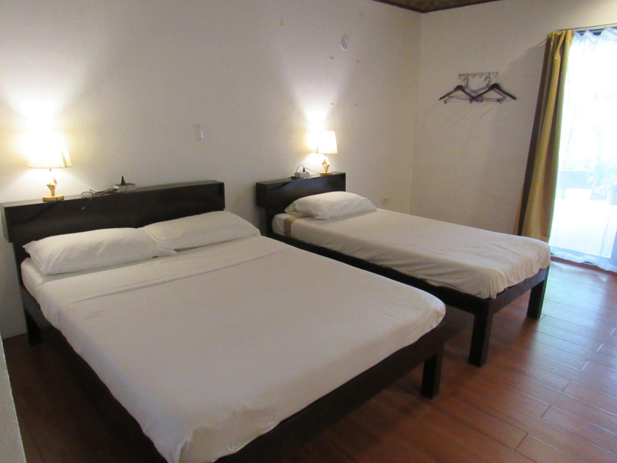 Dacozy Beach Resort Moalboal Bilik gambar
